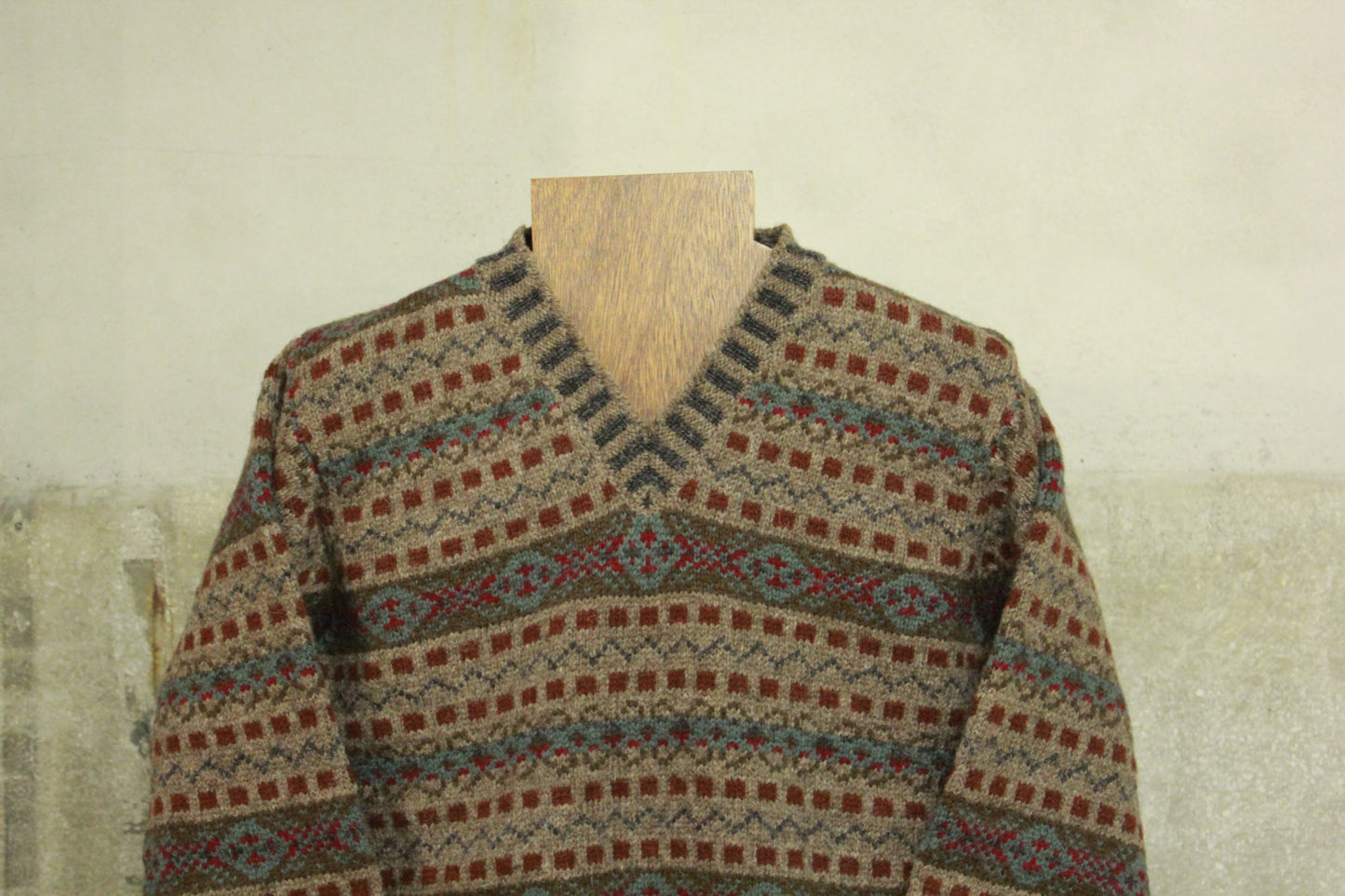 V-NECK FAIR ISLE SWEATER