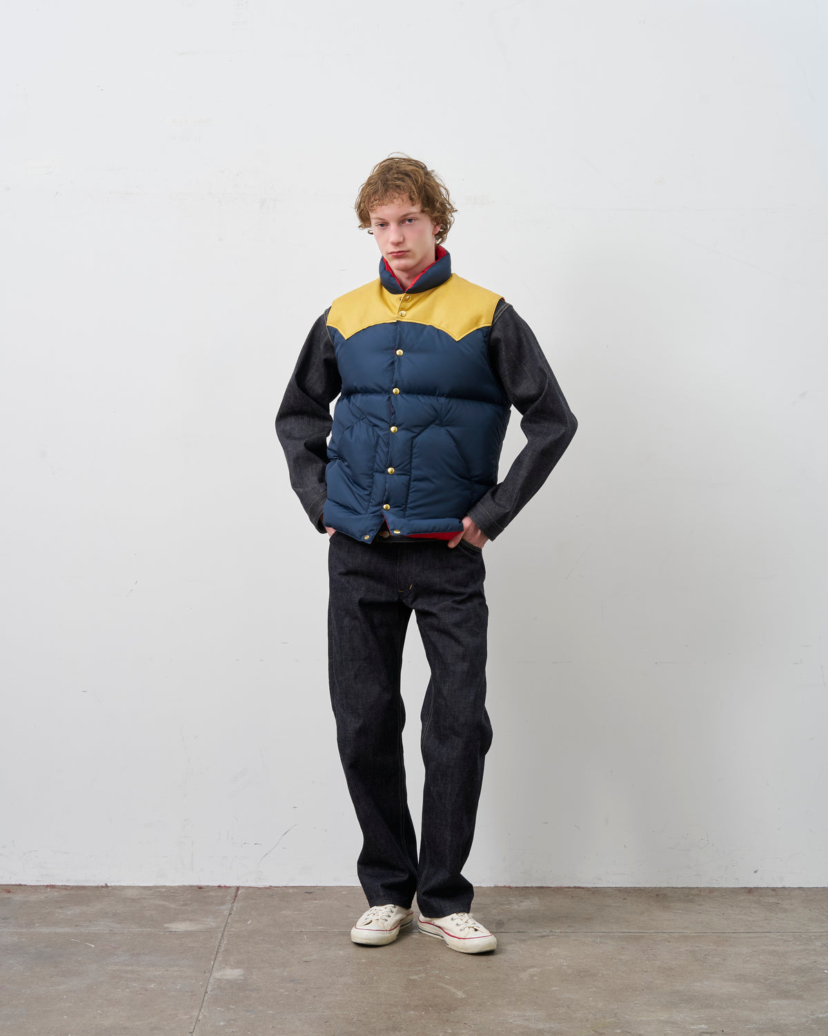 DOWN VEST