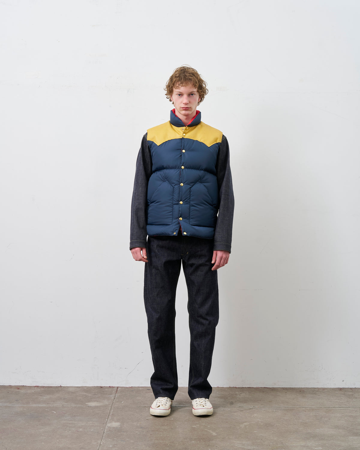 DOWN VEST