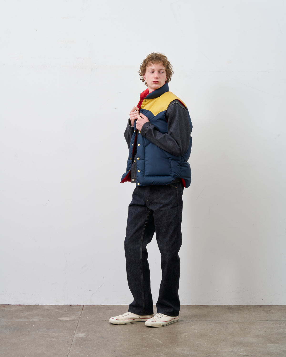 DOWN VEST