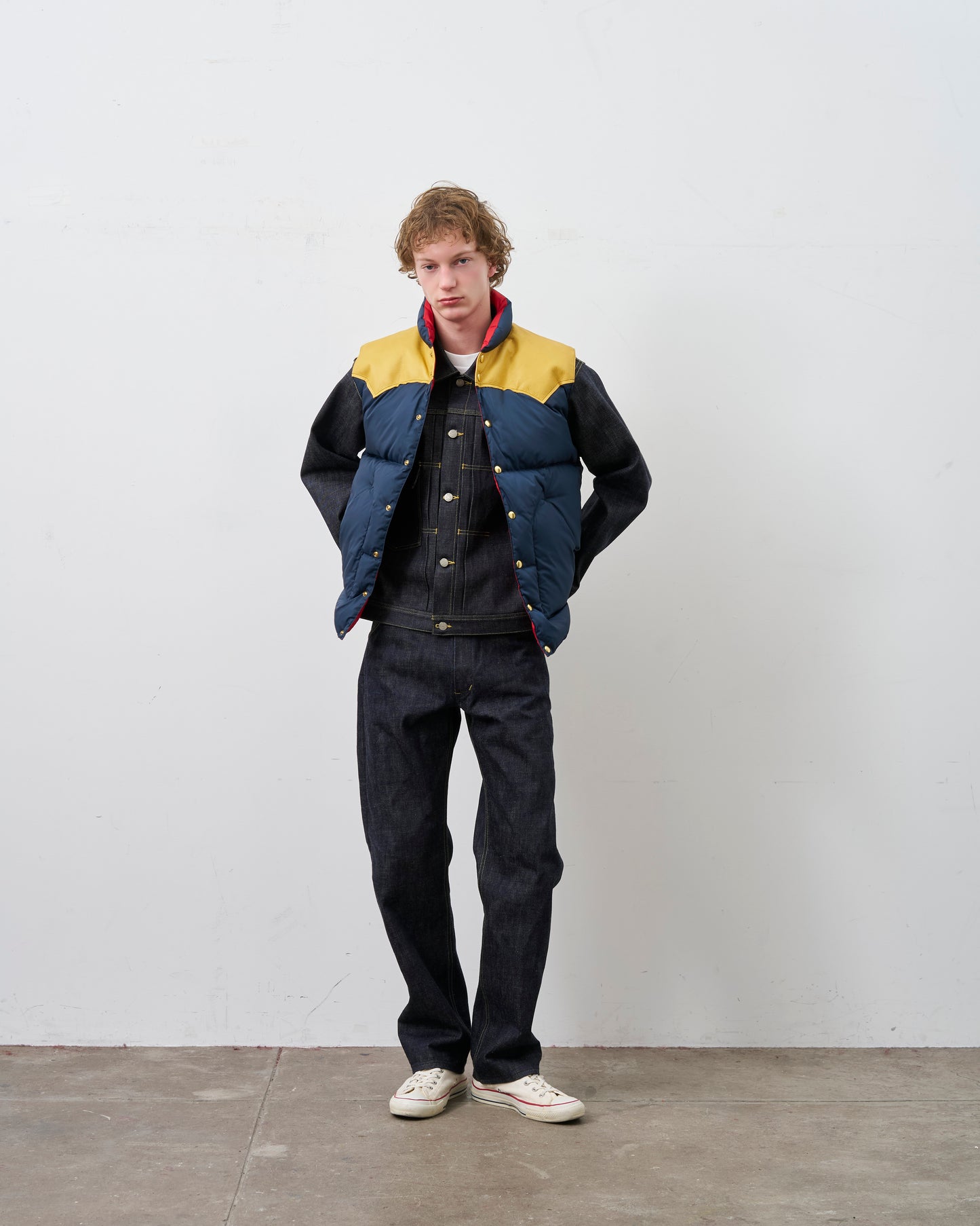 DOWN VEST