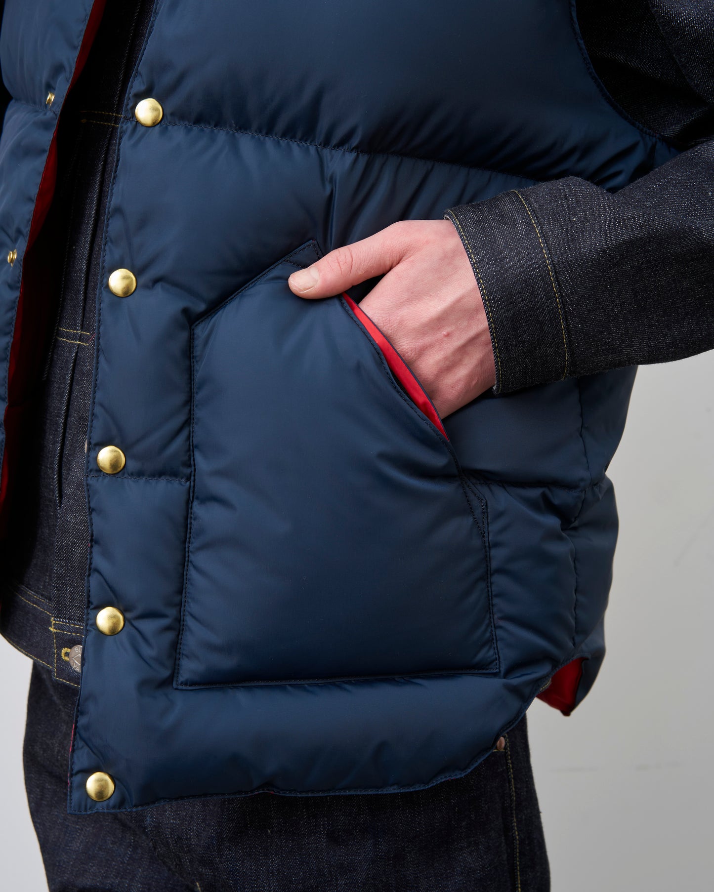 DOWN VEST