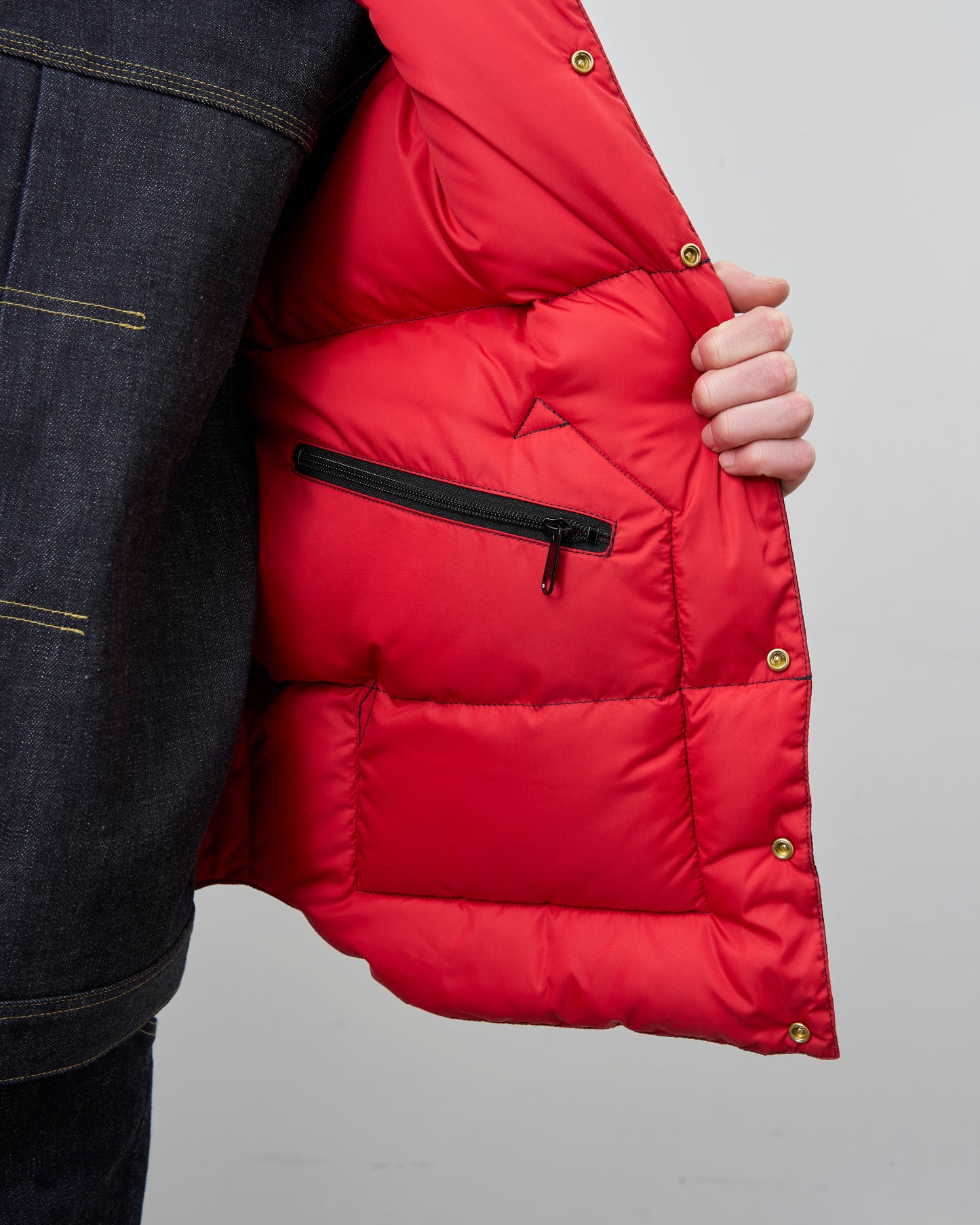 DOWN VEST