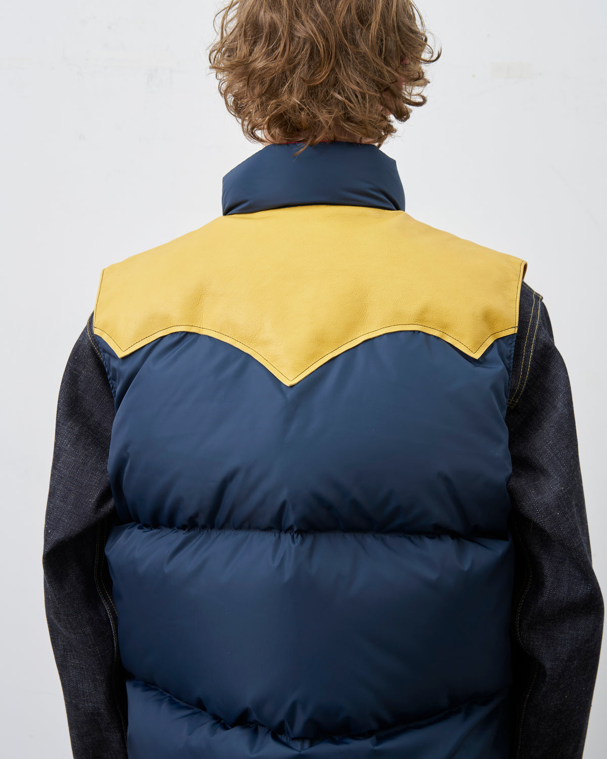 DOWN VEST