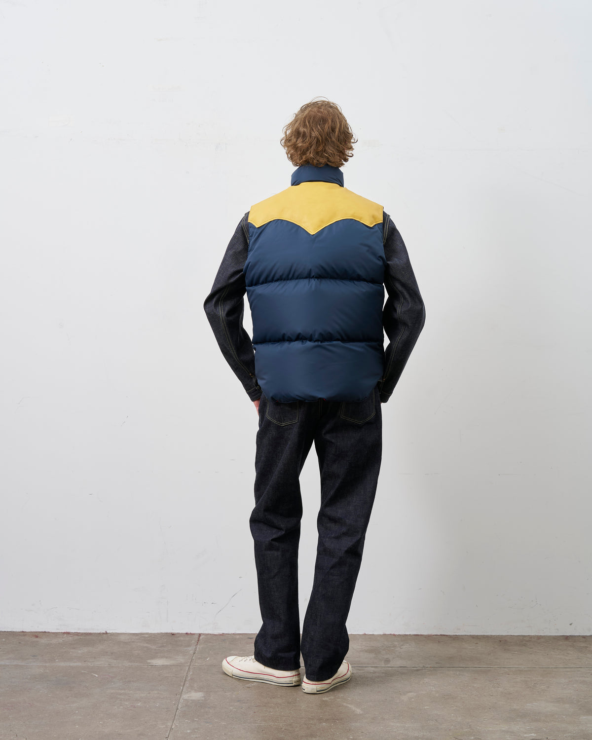 DOWN VEST