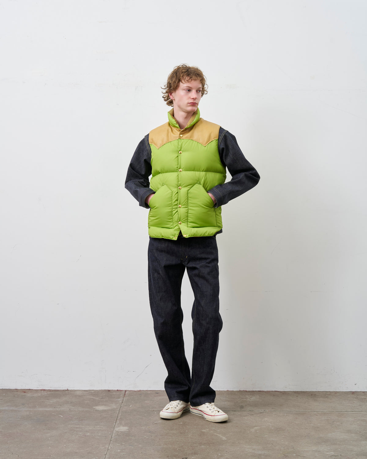 DOWN VEST