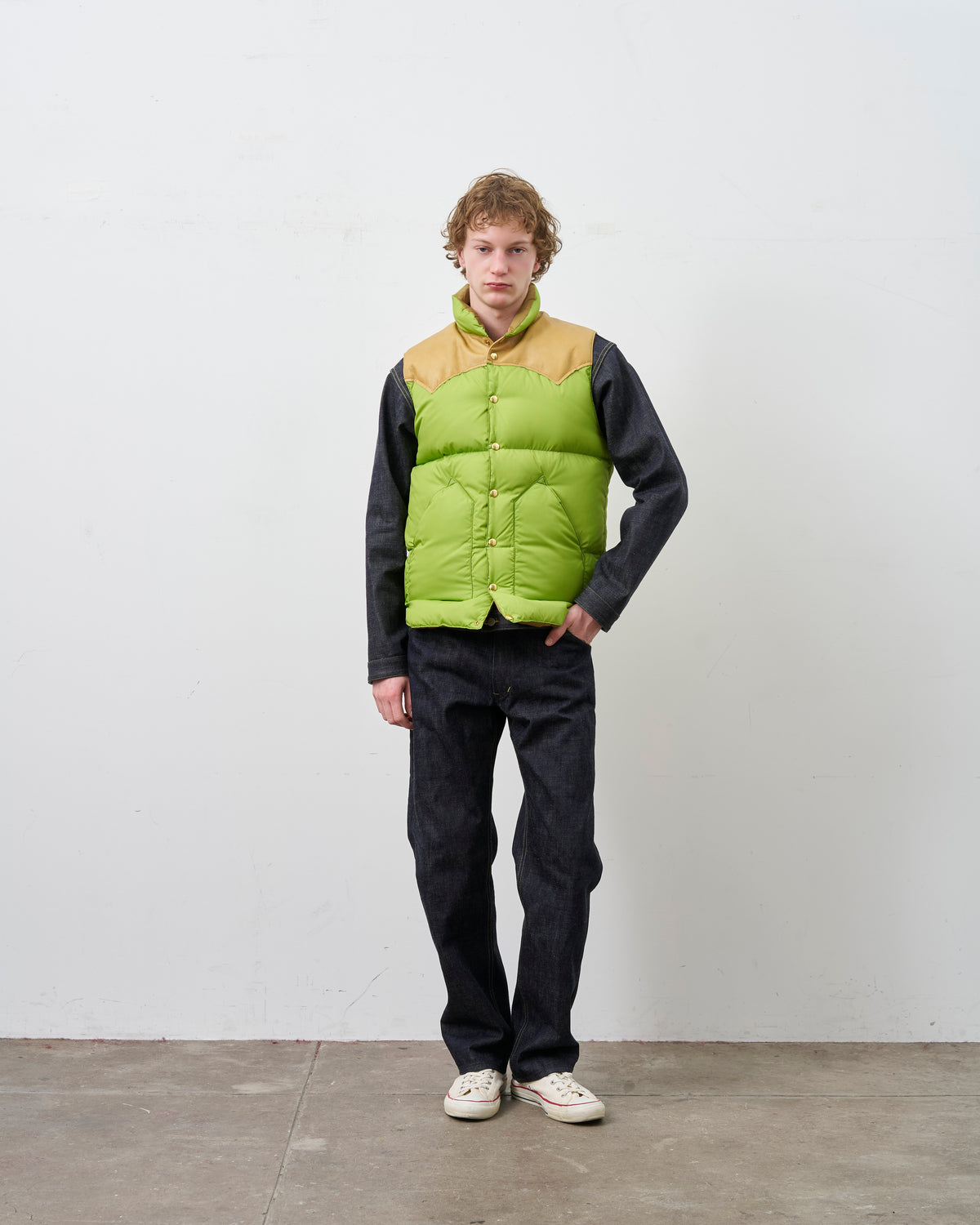 DOWN VEST