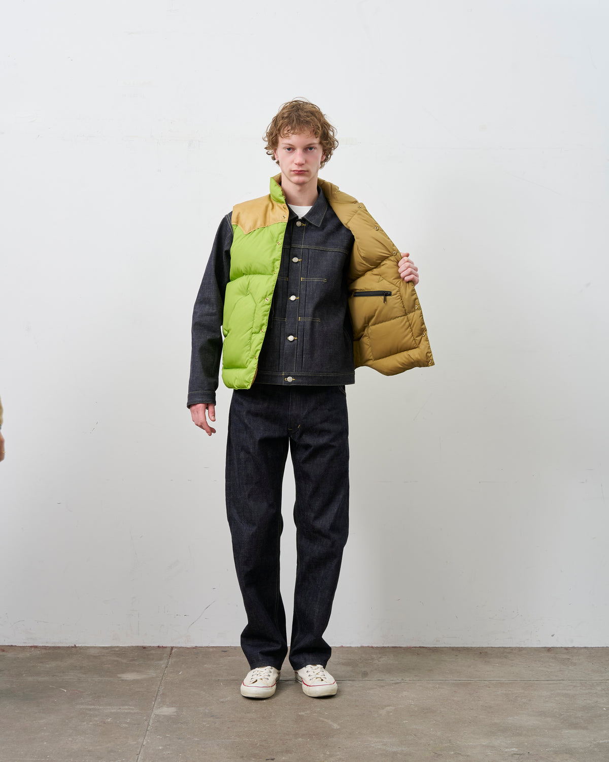 DOWN VEST