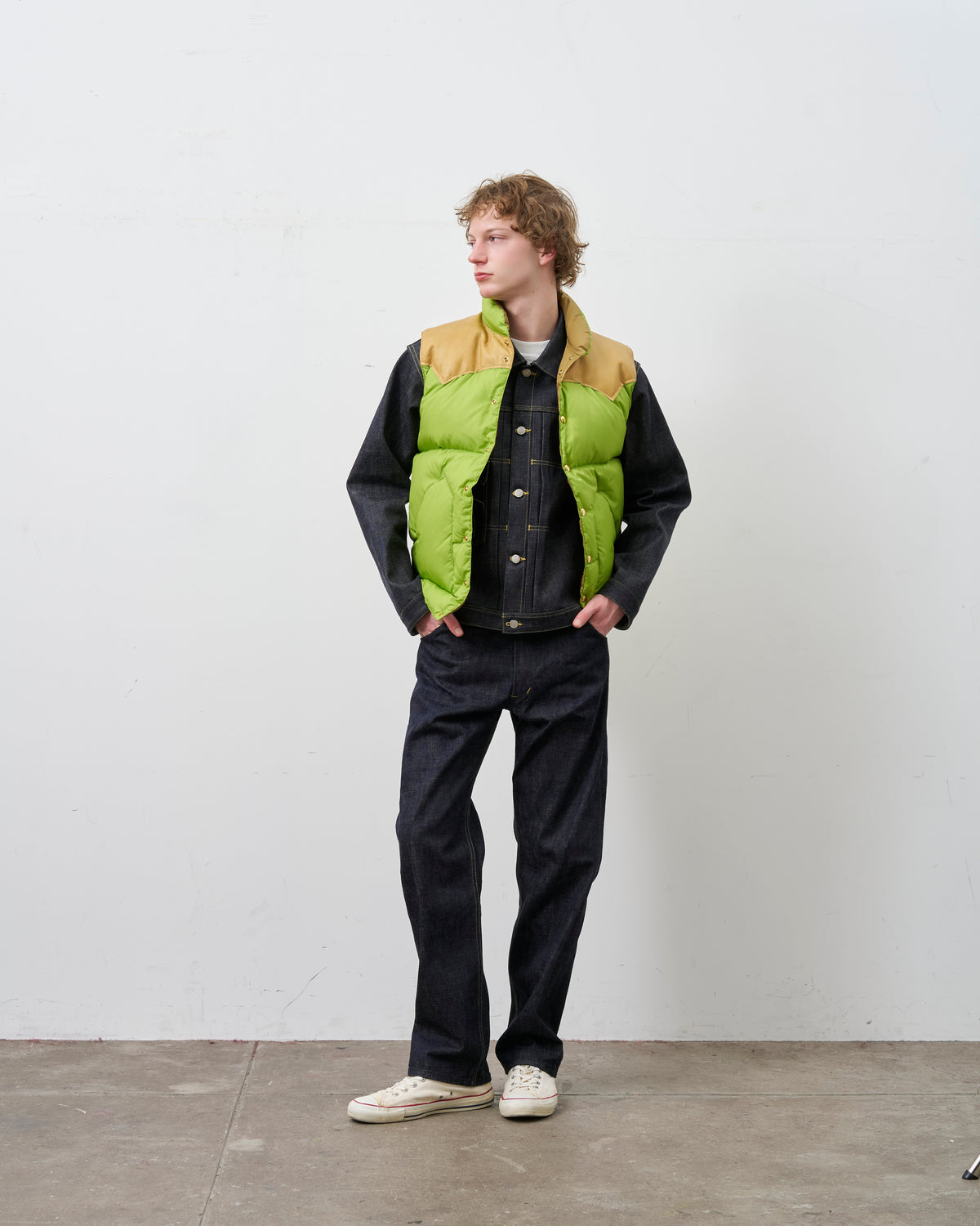 DOWN VEST