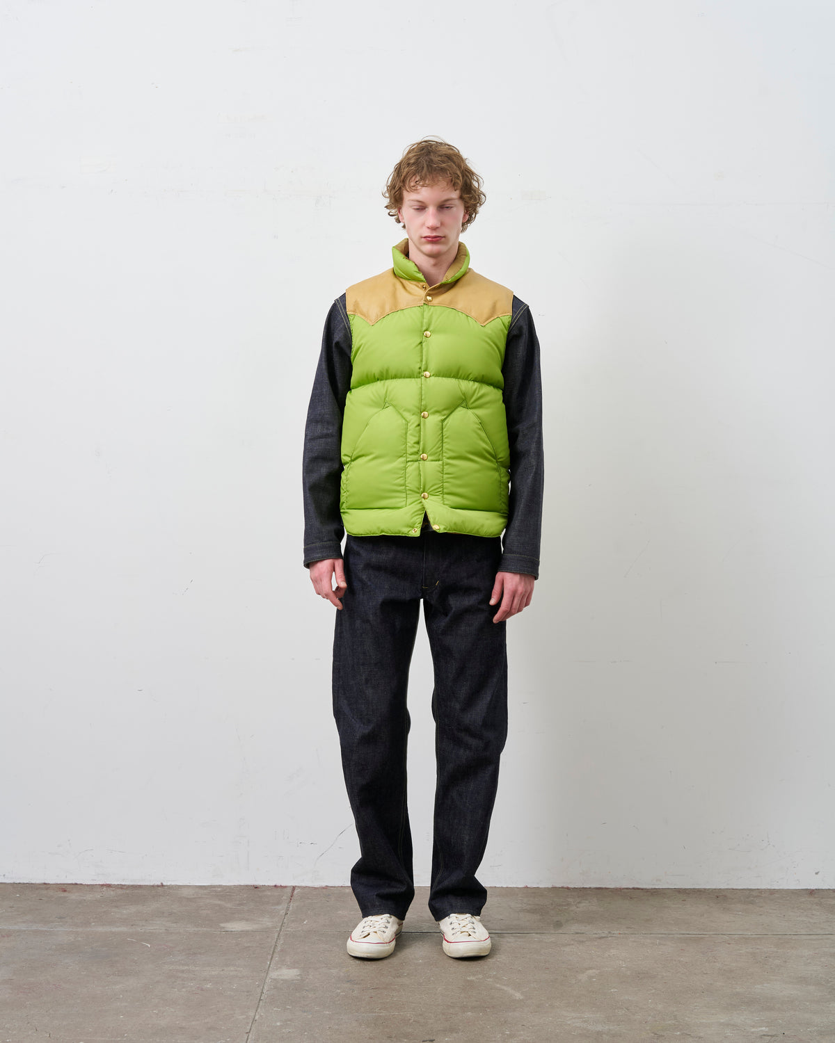 DOWN VEST