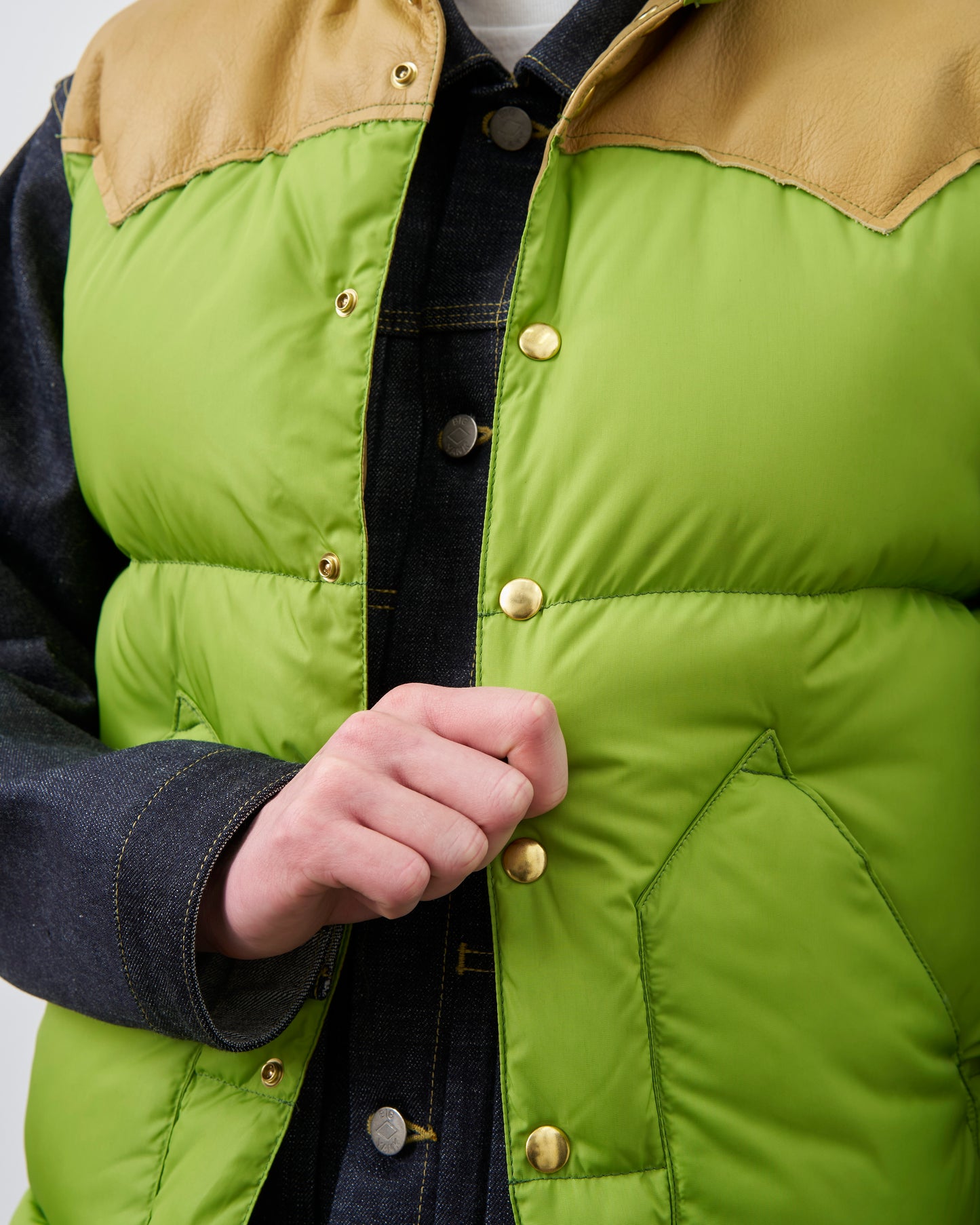 DOWN VEST