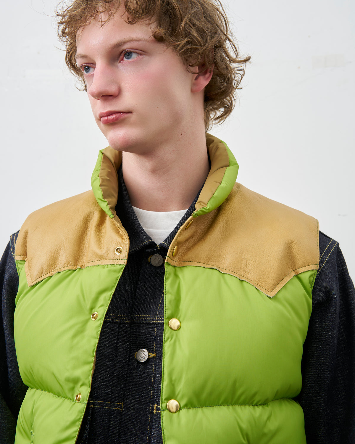 DOWN VEST