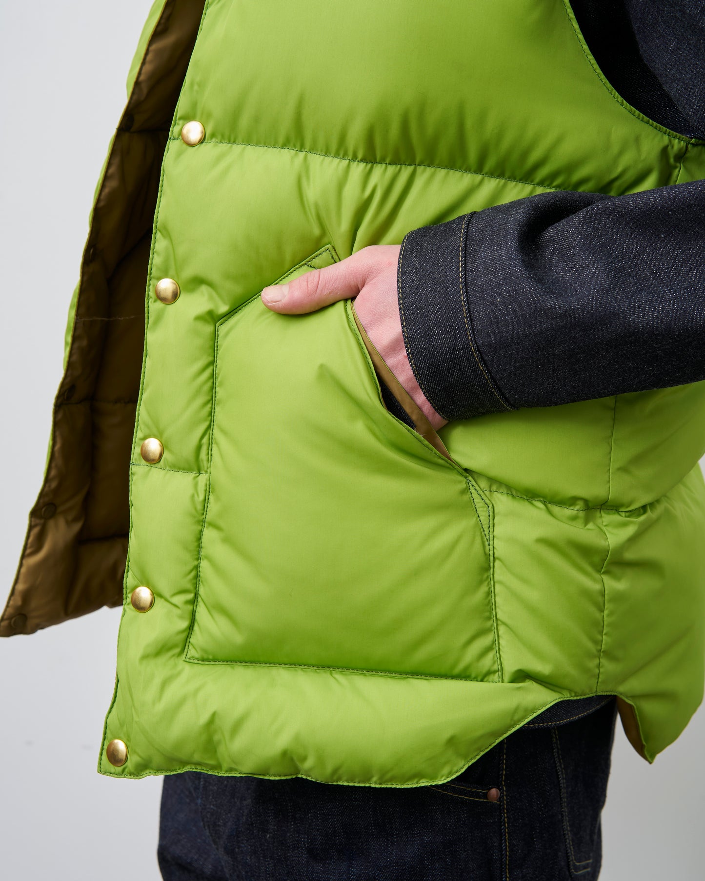 DOWN VEST