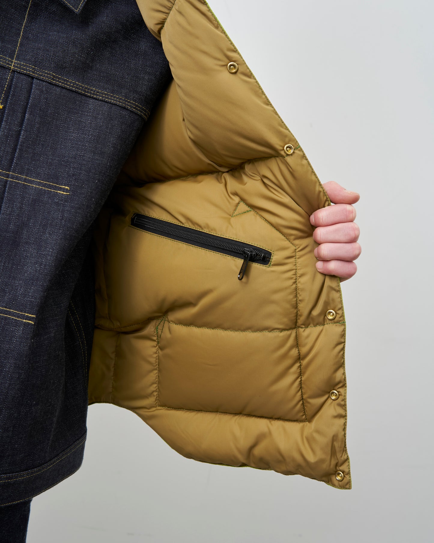DOWN VEST