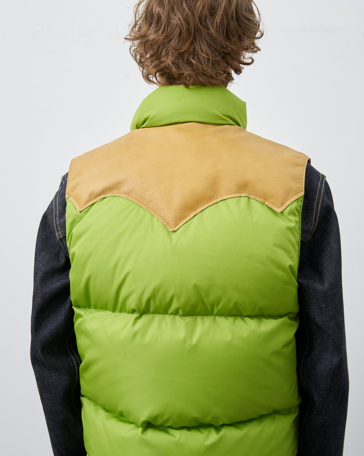 DOWN VEST
