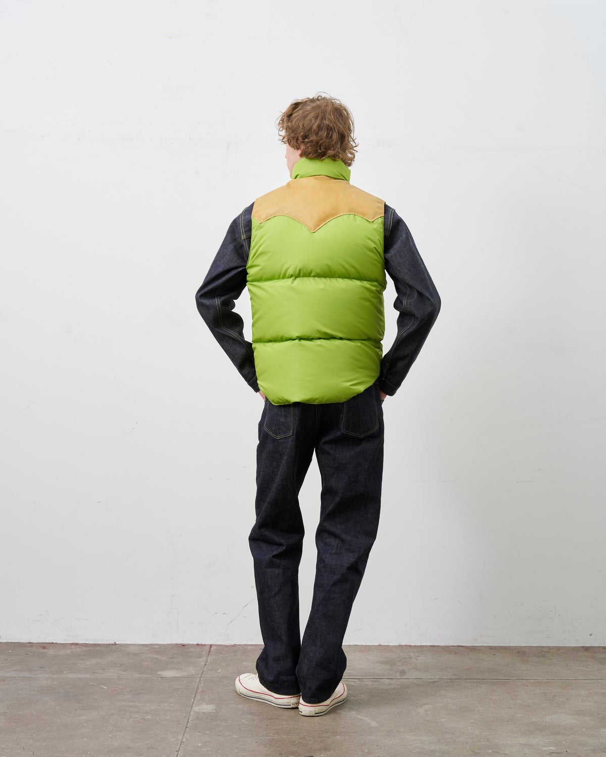 DOWN VEST