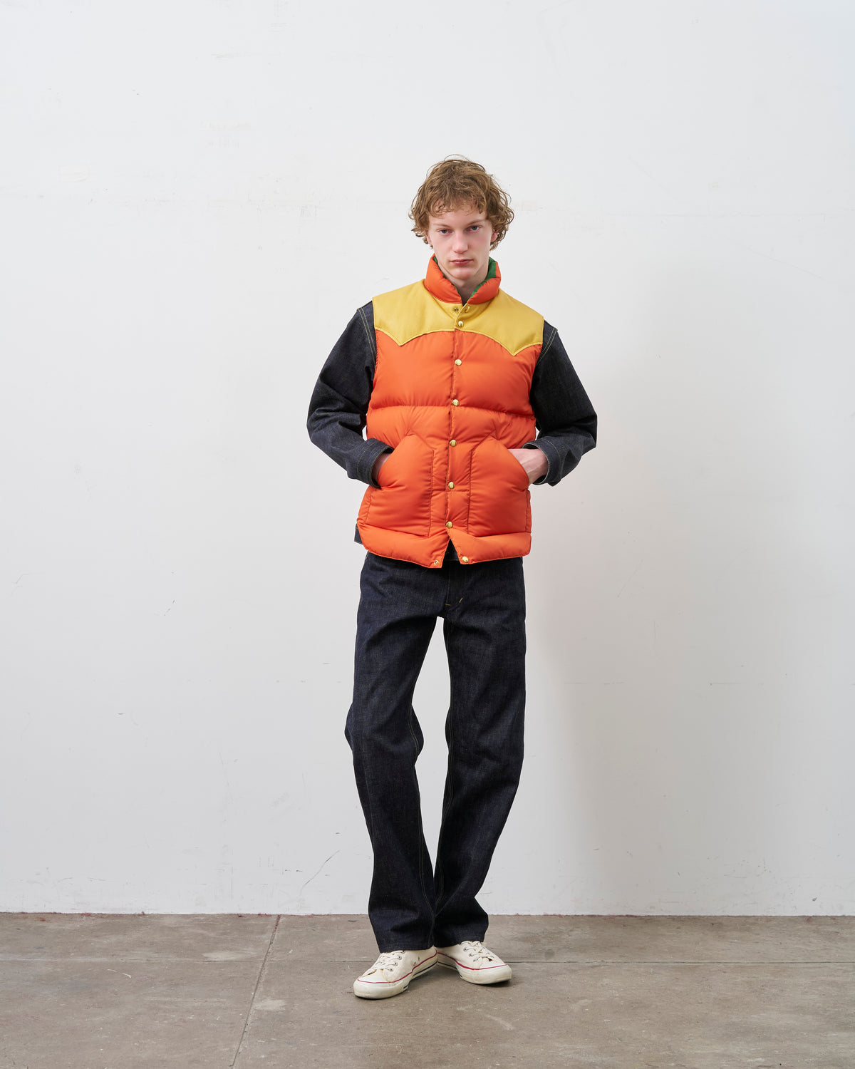 DOWN VEST