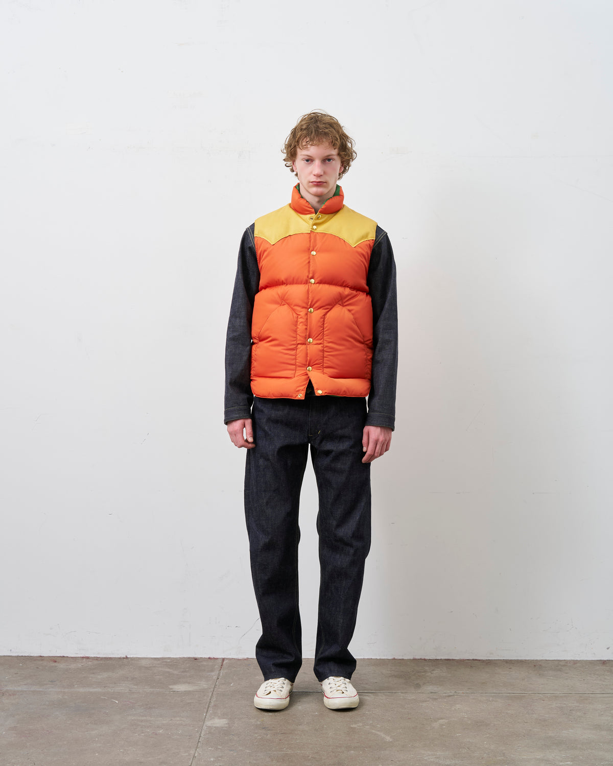 DOWN VEST