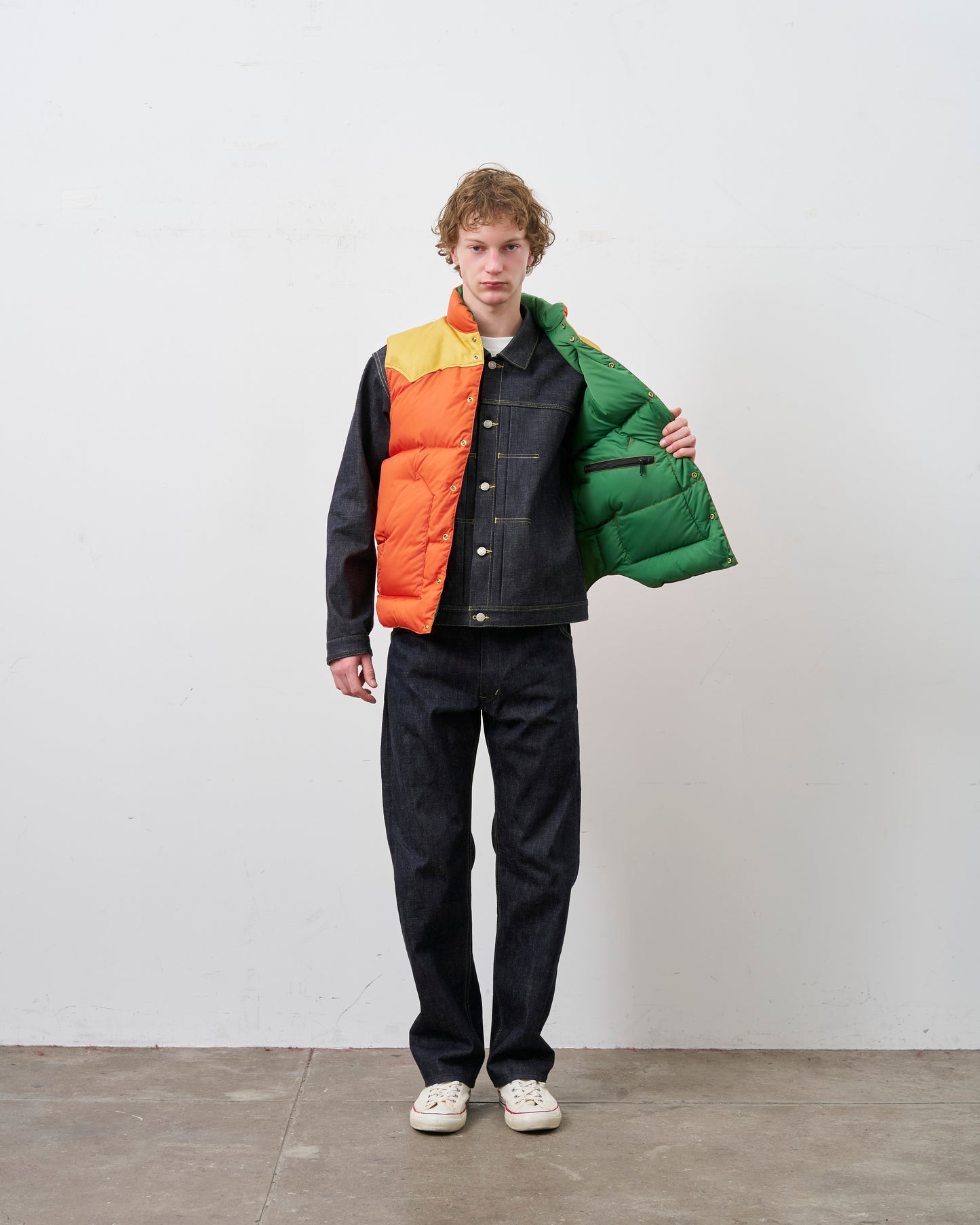 DOWN VEST