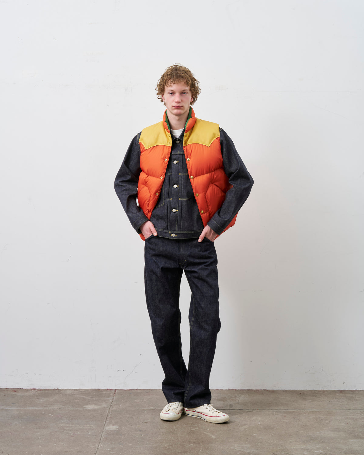 DOWN VEST