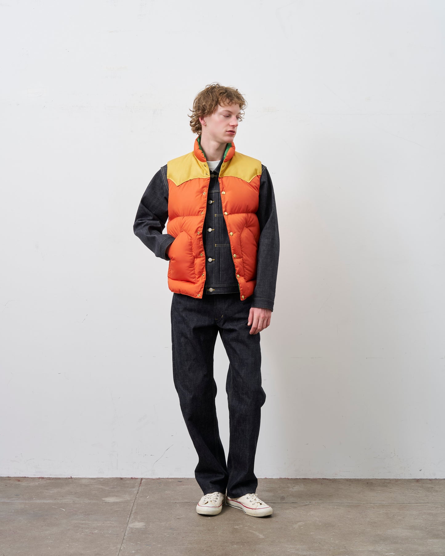 DOWN VEST