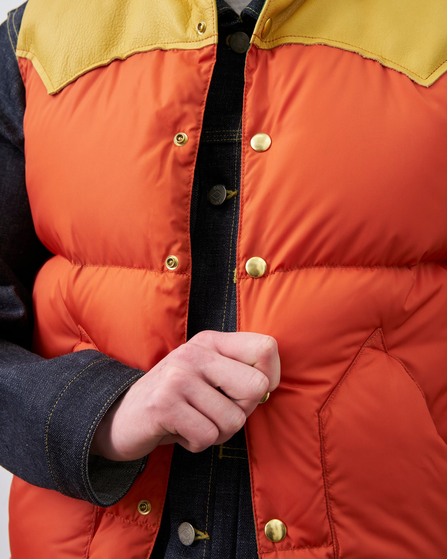 DOWN VEST