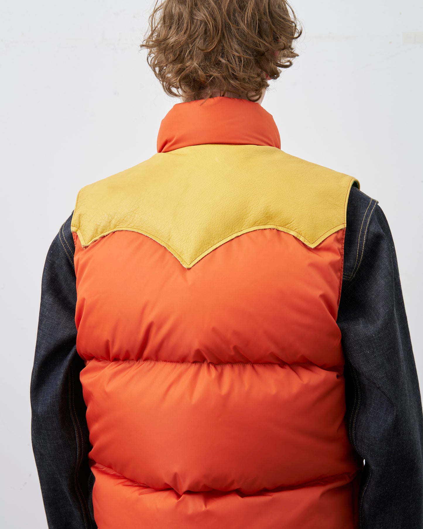 DOWN VEST