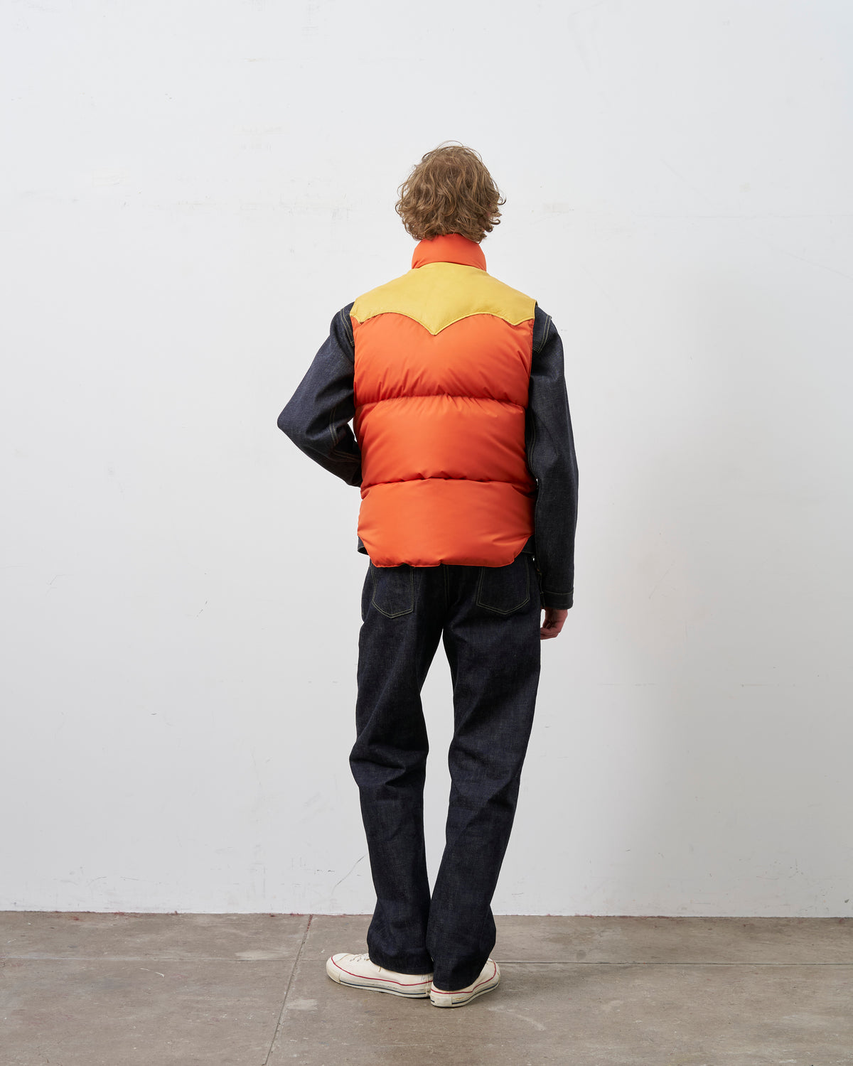 DOWN VEST