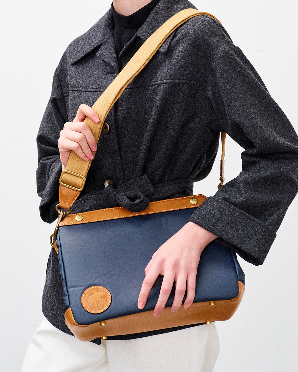 SHOULDER BAG by HUNTING WORLD