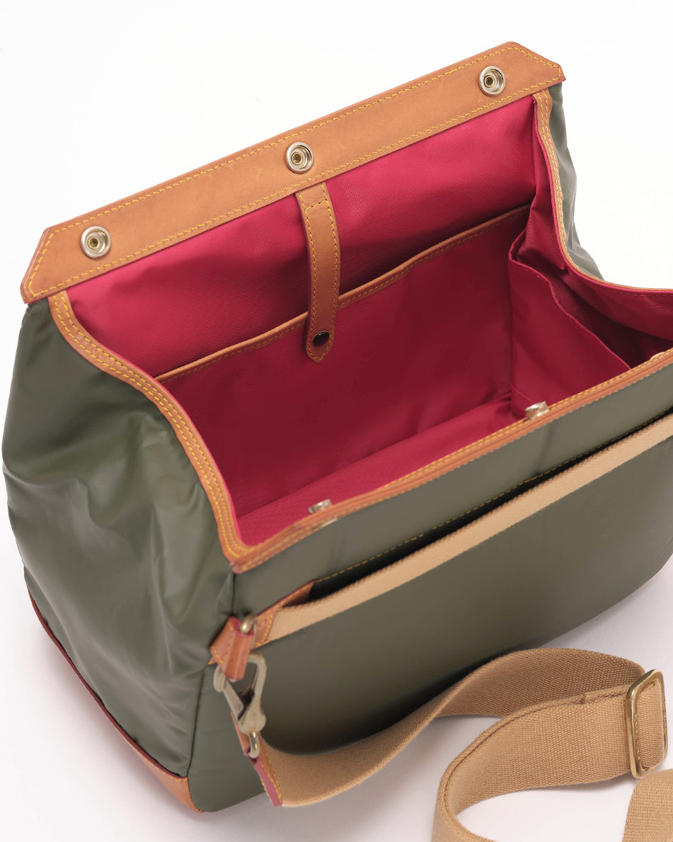 SHOULDER BAG by HUNTING WORLD